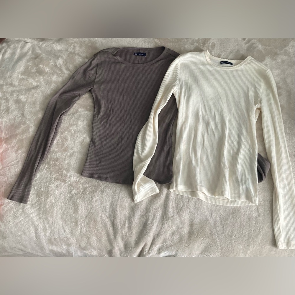 Bundle of 2 GAP ribbed long sleeve tops S 🤍